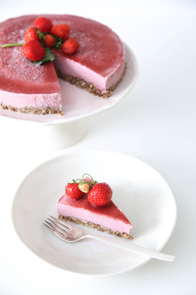 Frozen strawberry cashew cake